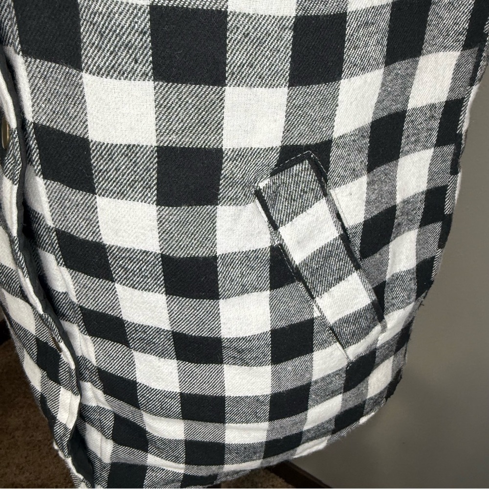 Sunshine & Rodeos Sleeveless Buffalo Plaid Vest – Size Small - Picture 3 of 6